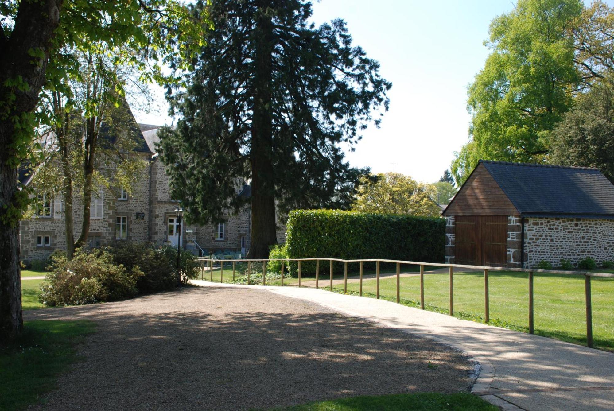 Chateau Du Bourg Saint-Denis-de-Gastines Екстер'єр фото